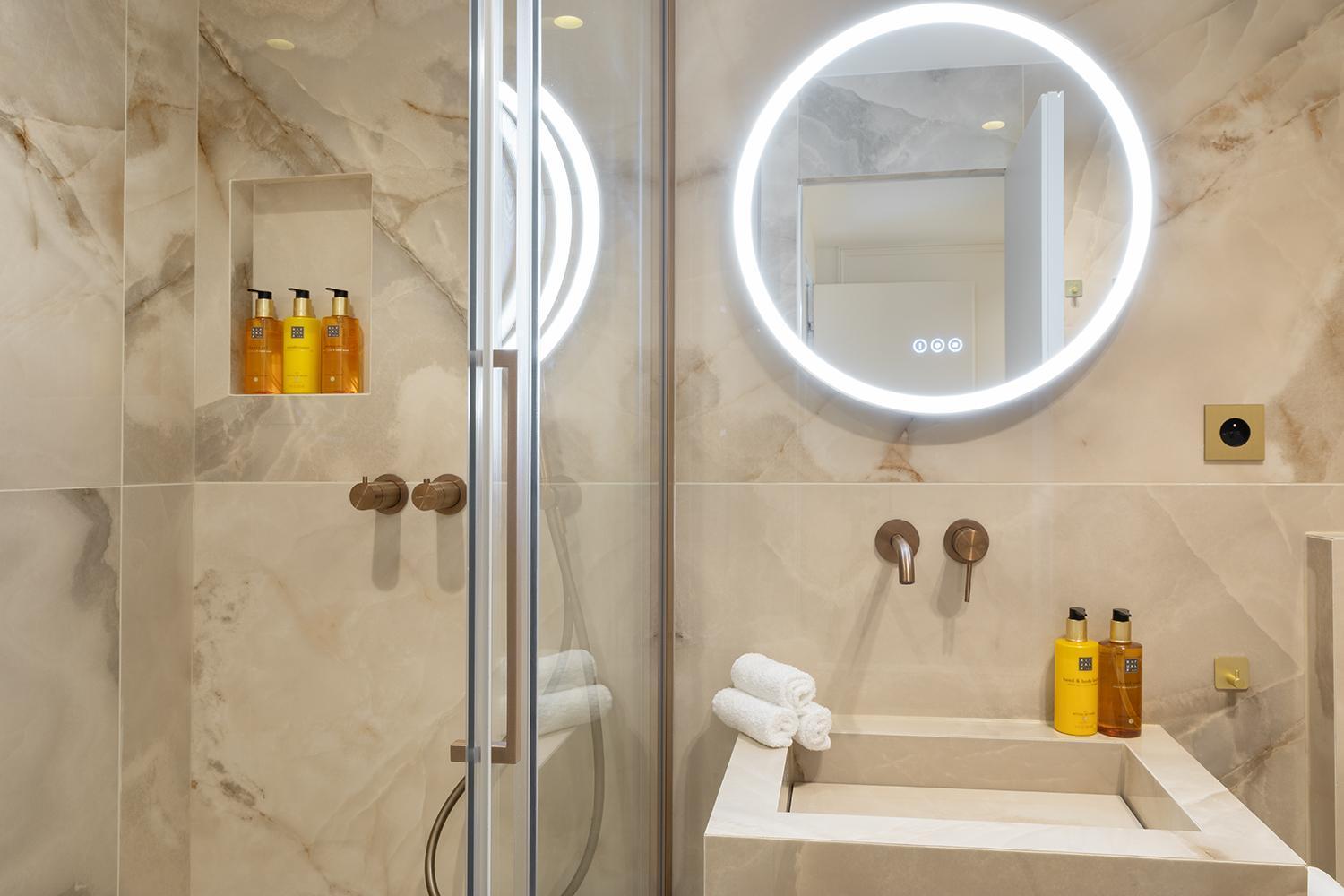 Pick A Flat's With Services In Opera Appartement