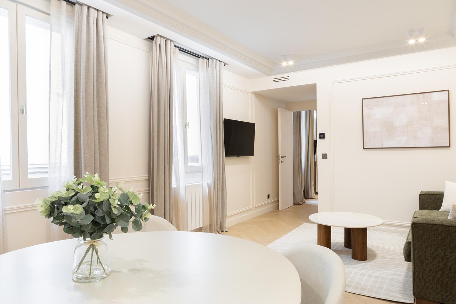 Pick A Flat's With Services In Opera Appartement